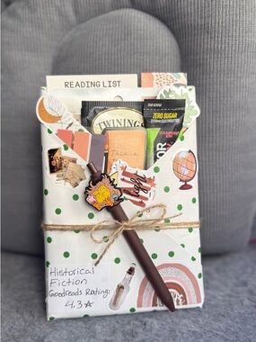 Gift Box with Green Polka Dots - Tea & Stationery